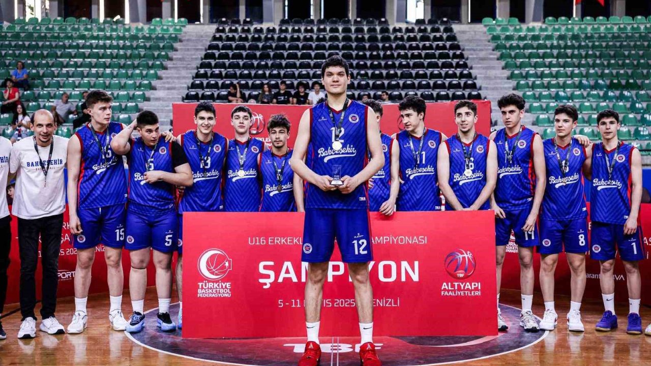 Bahçeşehir Koleji, U16’da Zirvede