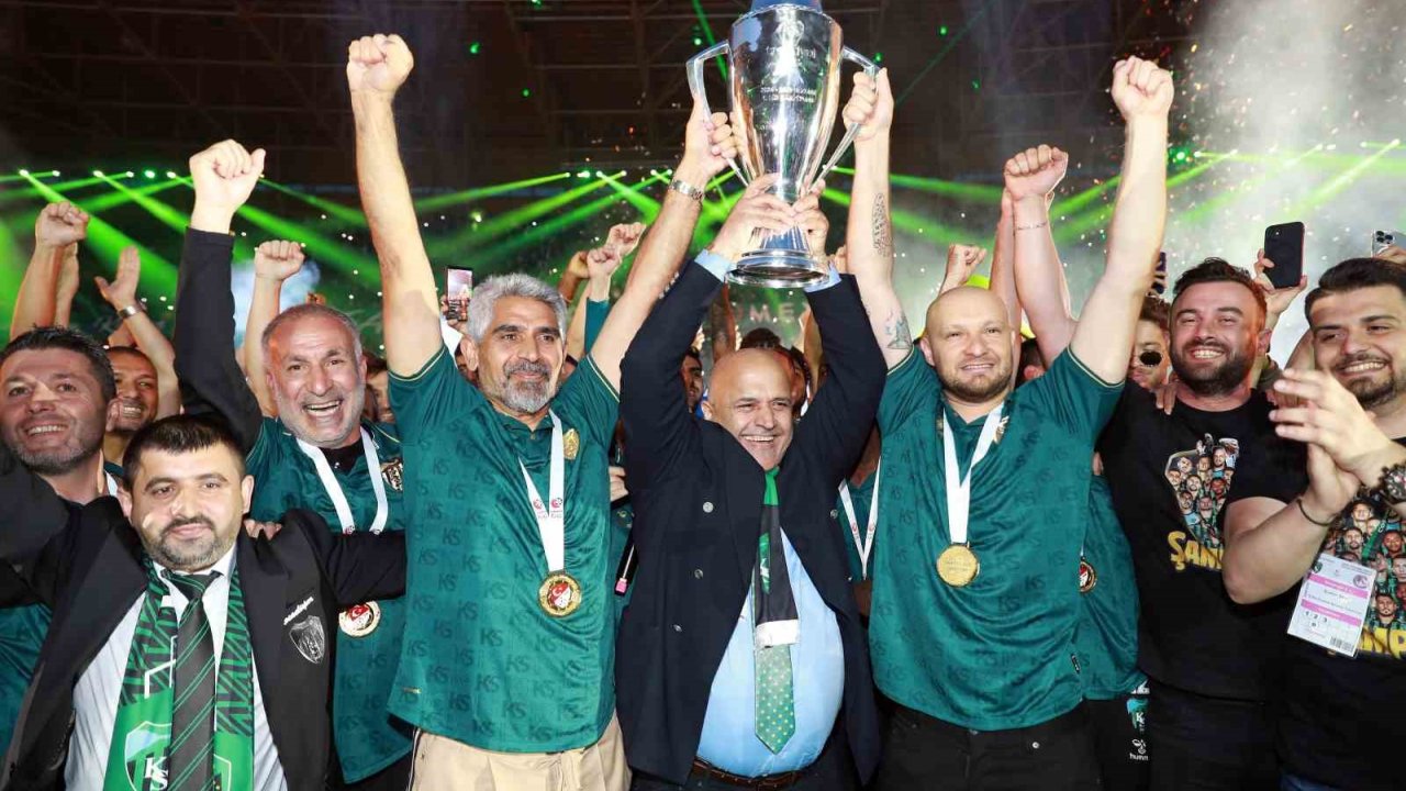 Kocaelispor, 38 Maçın 21’ini Kazanarak Şampiyon Oldu