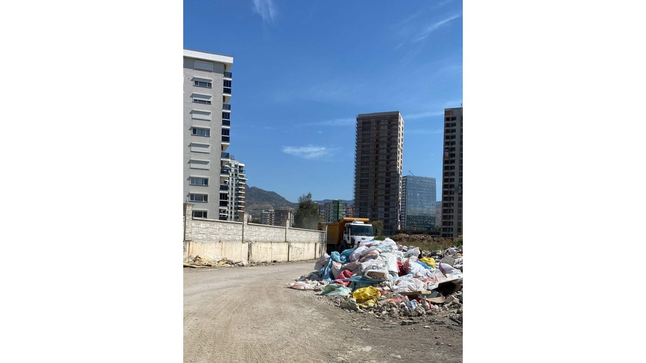 Örnekköy’de, Adına Yakışmayan Çöp Yığınları Çözüm Bekliyor