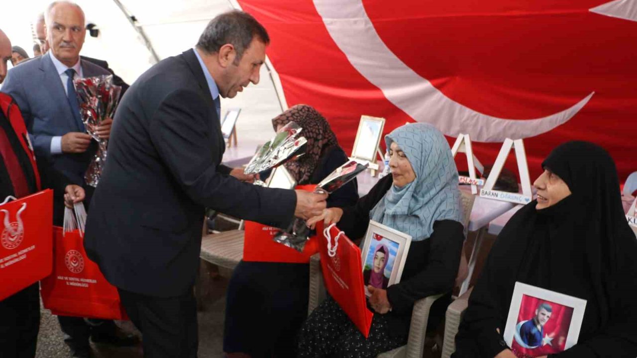 Diyarbakır Aile Ve Sosyal Hizmetler İl Müdürlüğünden Diyarbakır Annelerine Ziyaret