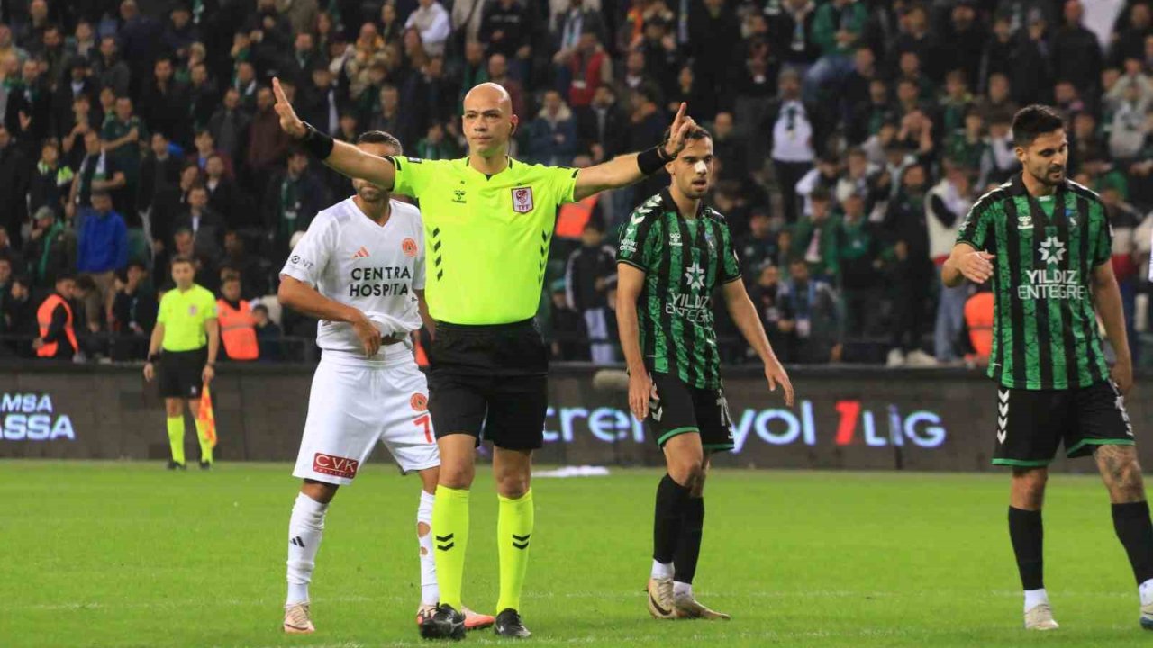 Kocaelispor En Çok Kartı Sakaryaspor Maçında Gördü