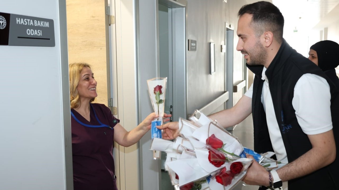 Başkan Metin’den Hemşirelere Anlamlı Jest