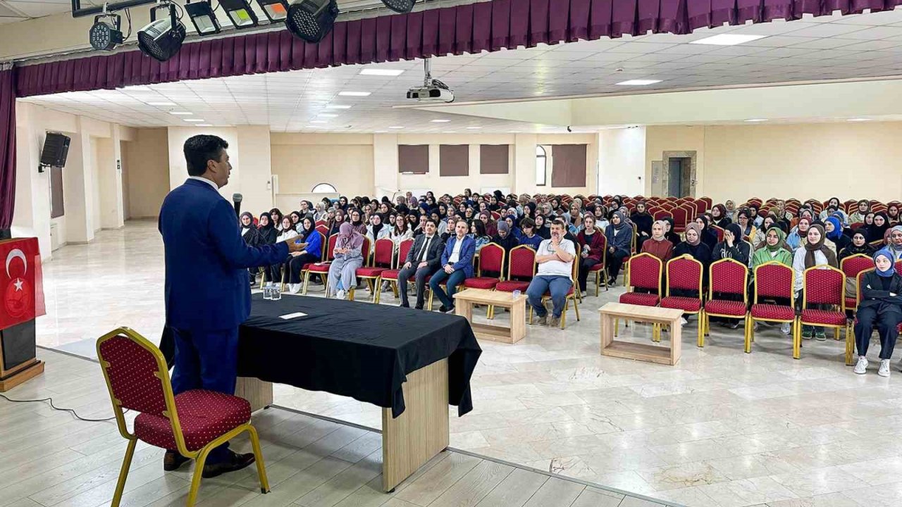 Rektör Sarıbıyık Liseli Öğrenciler İle Tecrübelerini Paylaştı