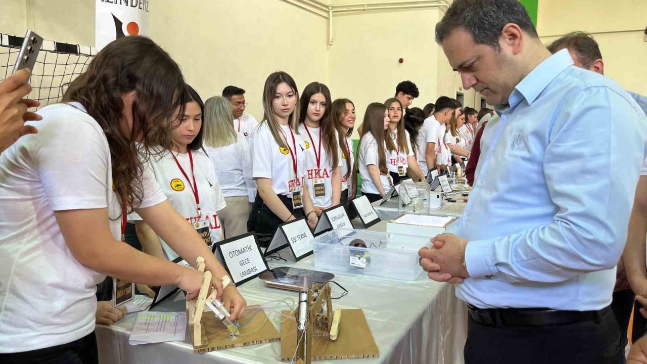 Hayrabolu’da Liseli Gençler Bilim Fuarında Projelerini Sergiledi