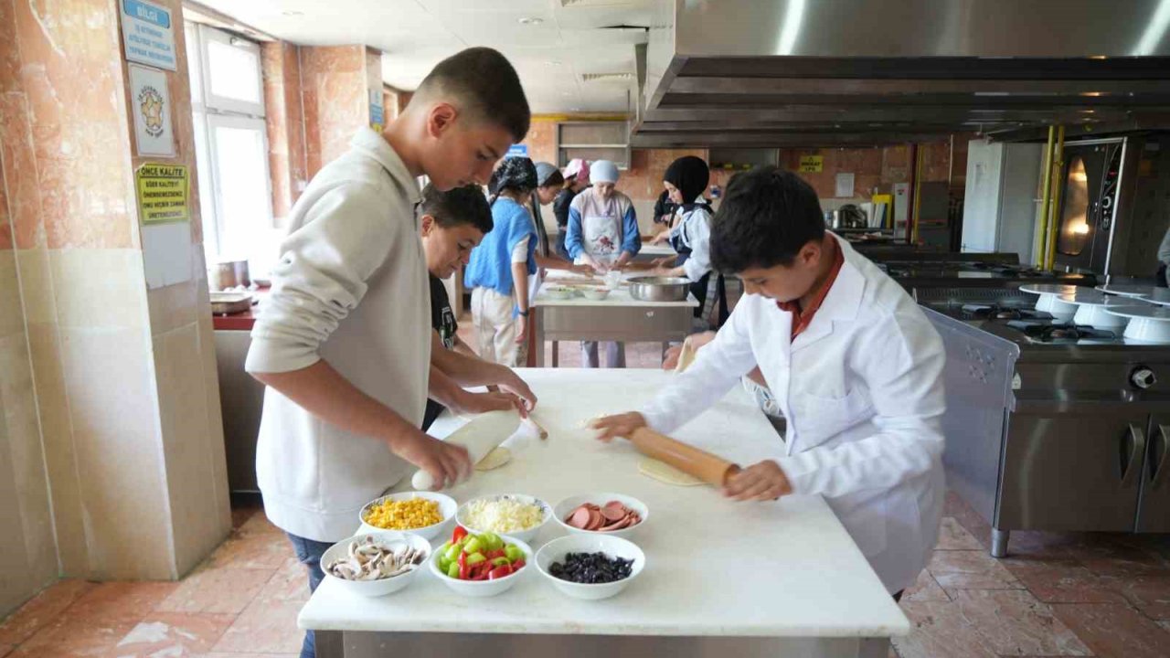 Muş’ta Beceri Atölyesi Açıldı: Öğrenciler Mesleklerle Tanışıyor