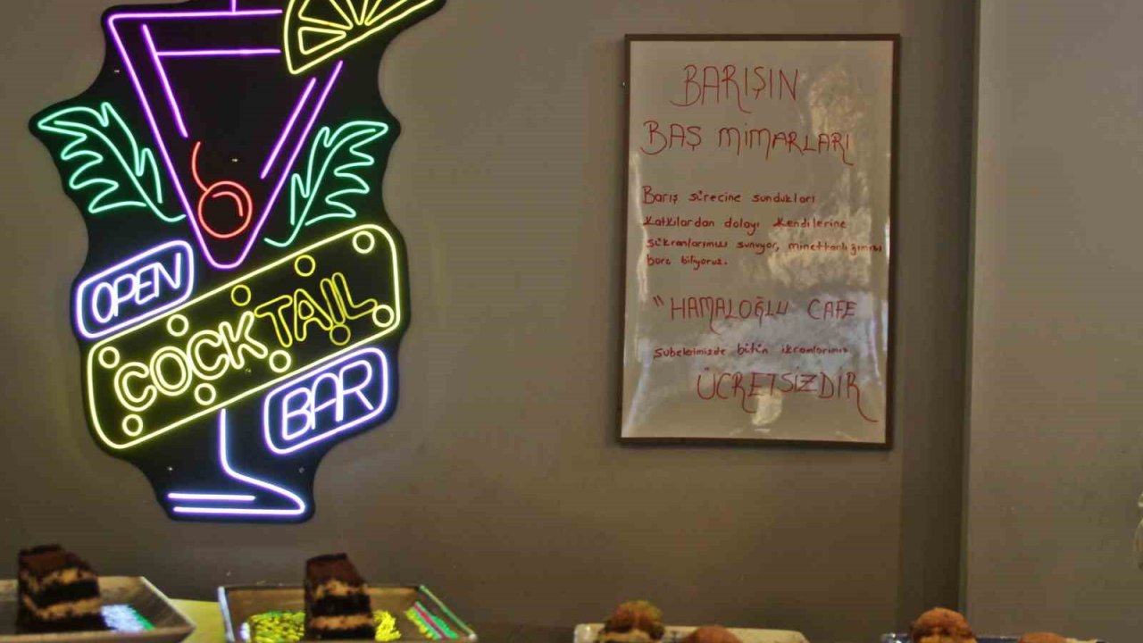 Şırnak’ta Bir İşletme Pkk’nın Fesih Kararını Yaptığı İkramlarla Kutladı