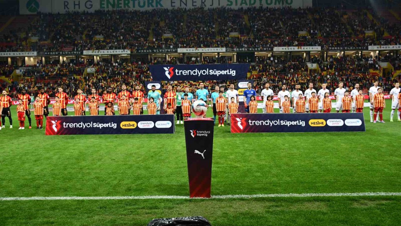 Trendyol Süper Lig: Kayserispor: 2 - Antalyaspor: 1 (İlk Yarı)