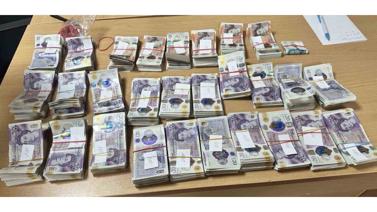 Tırın Havalandırma Kanalındaki 50 Bin İngiliz Sterlin Komşuya Kaldı