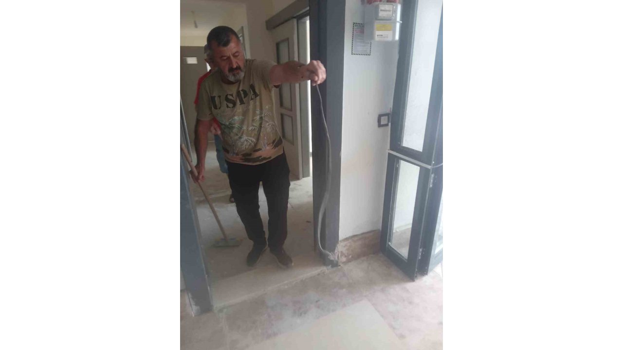 Dörtyol’da Eve Yılan Girdi