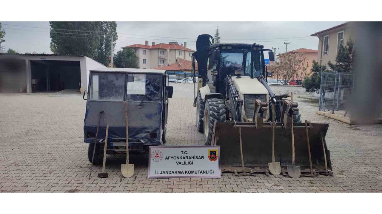 Kepçe İle Define Arayan Şahısları Jandarma Suçüstü Yaptı