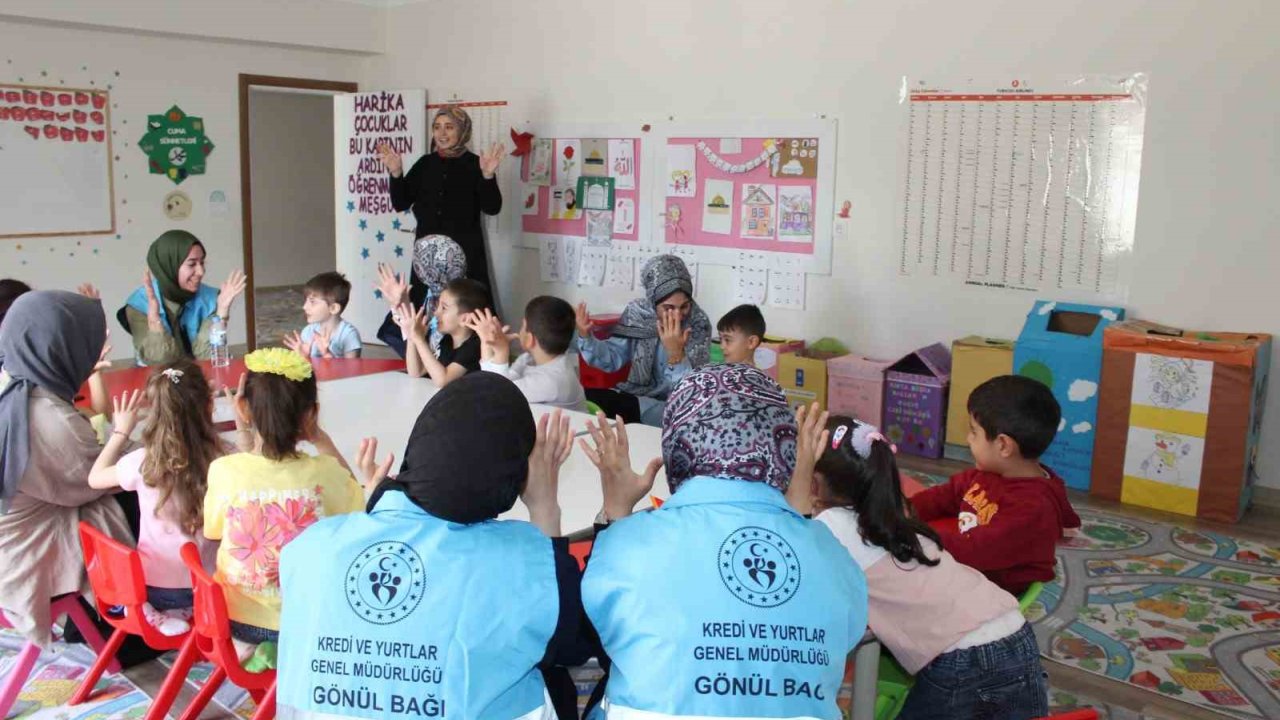 Gönüllü Öğrencilerden ’hayata Renk Kat’ Projesi