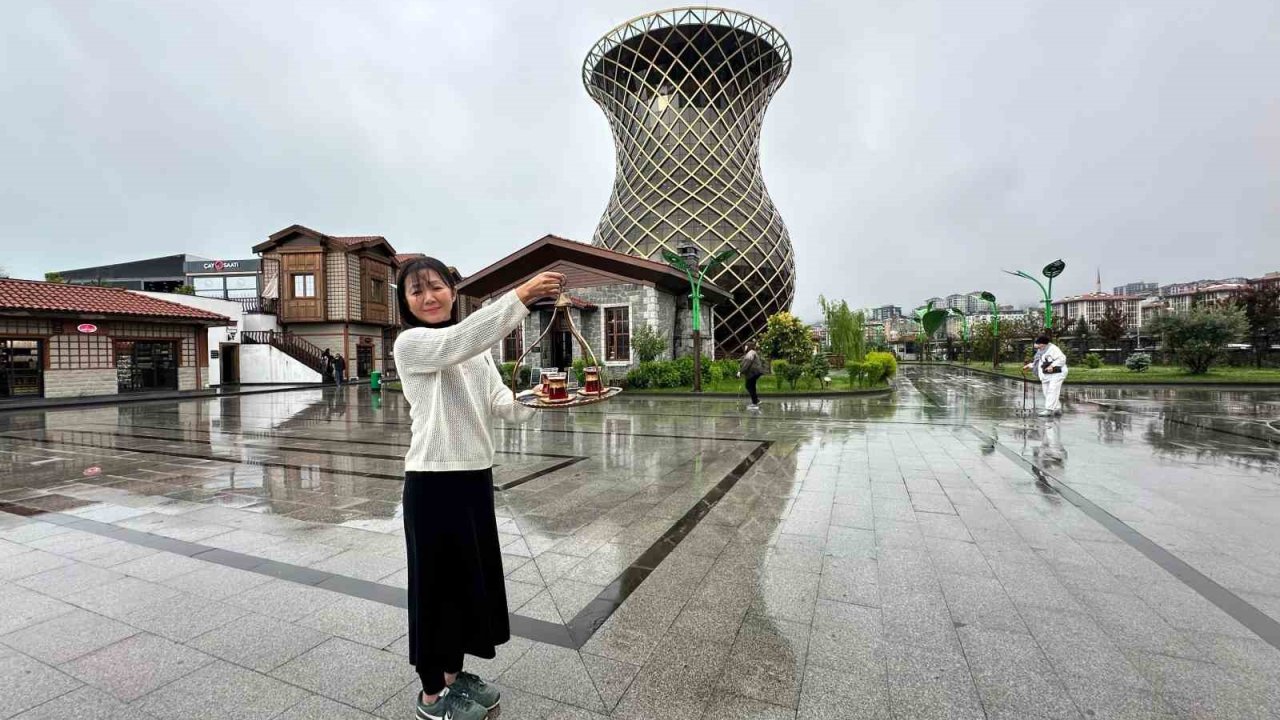Japonyalı ‘Türk Çayı Demleme Ustası’ Rize’de Çay Demledi