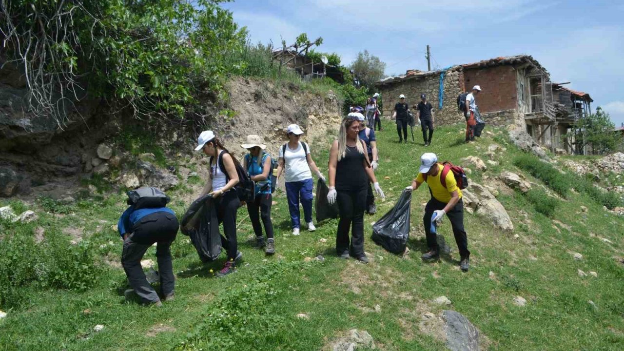 Denizli’de Doğa Yürüyüşüyle Köylerden Şehirlere Yaşanan Göçlere Dikkat Çekildi