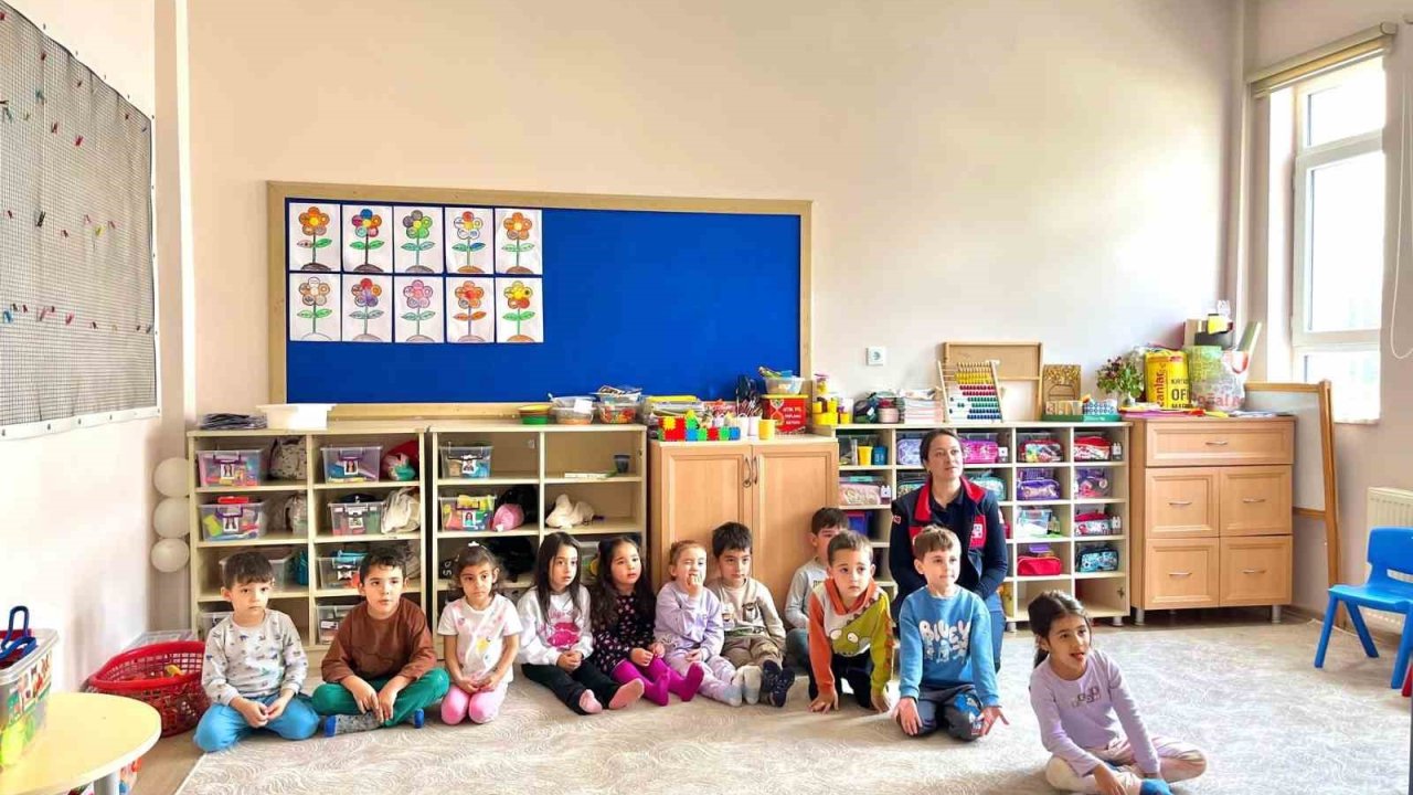 Minik Öğrencilere 112 Acil Çağrı Hattı Anlatıldı