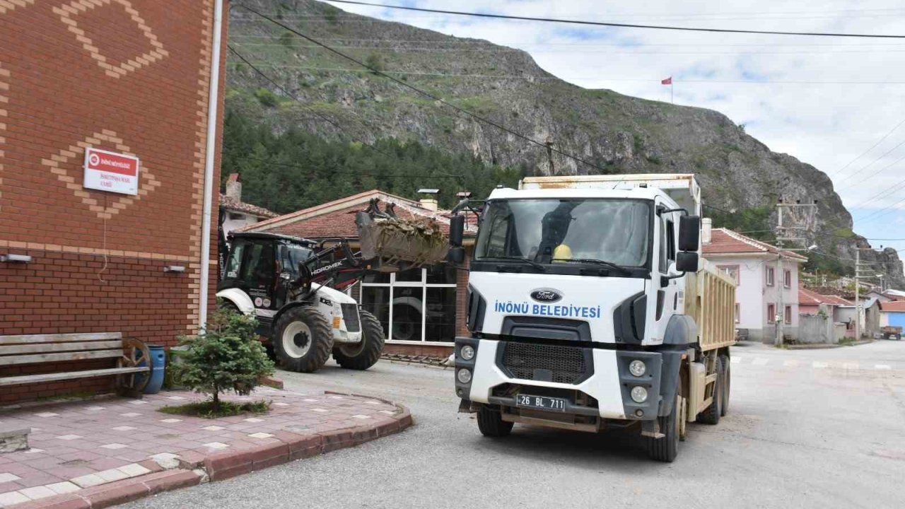 İnönü’de Metruk Binalar İçin Yıkım Çalışması Sürüyor