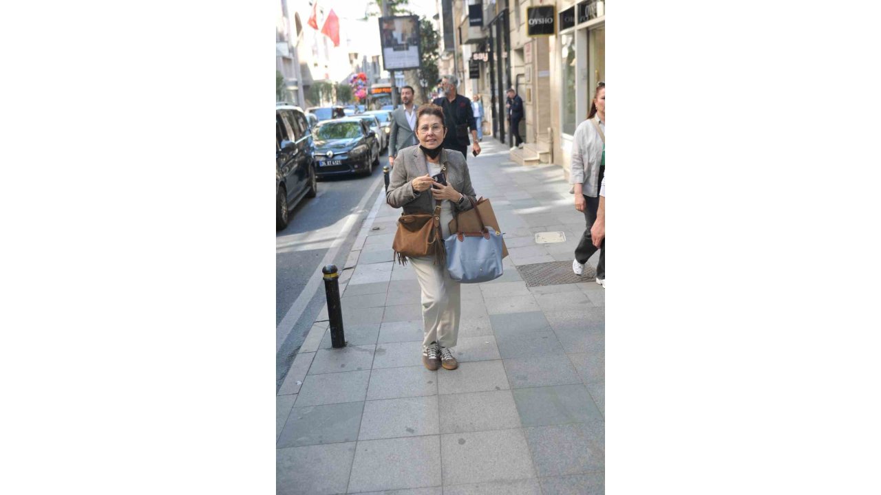 Ünlü Sanatçı Nilüfer Nişantaşı’nda Görüldü