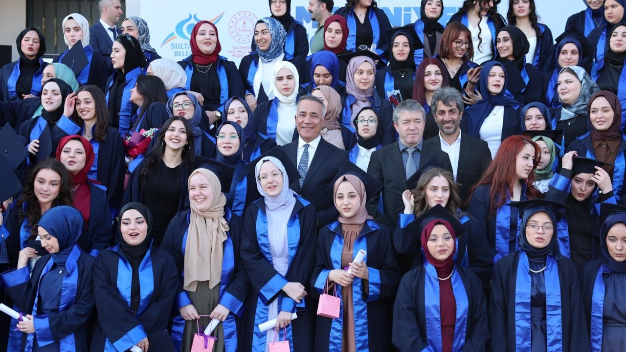 Sultangazili Gençlerin Mezuniyet Heyecanı