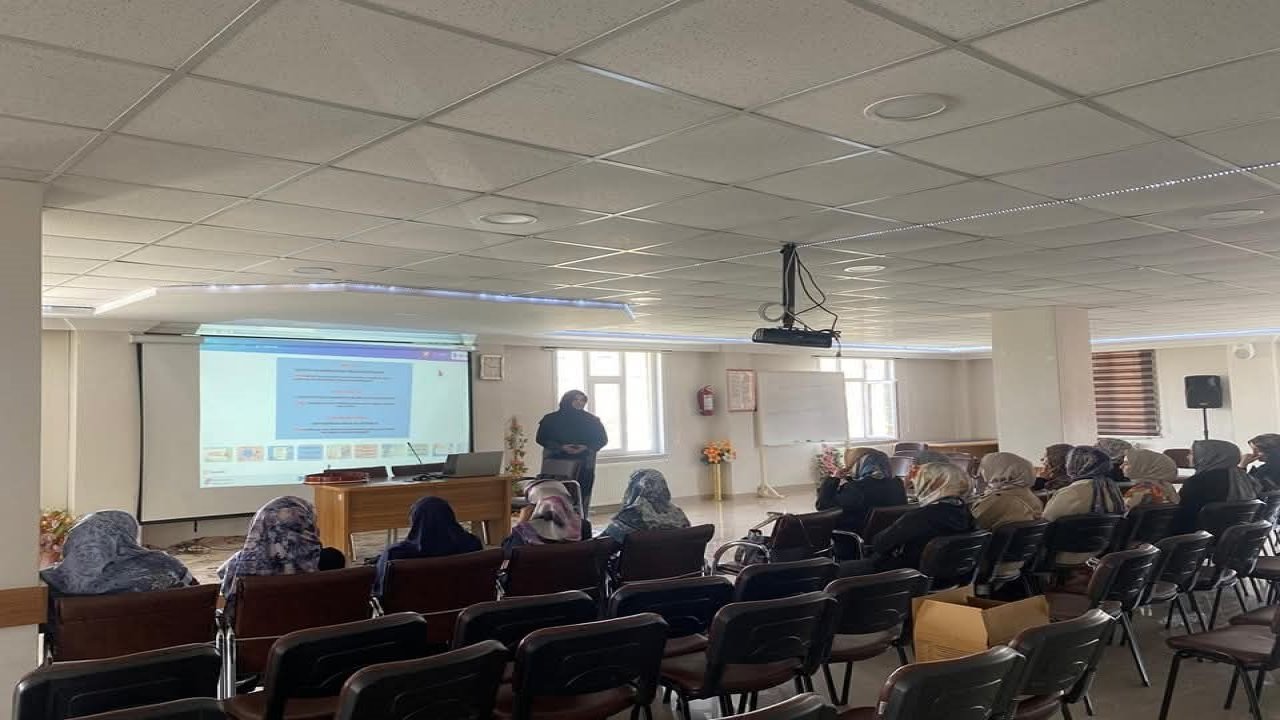 Bozkır’da Kur’an Kursu Öğreticilerine Seminer