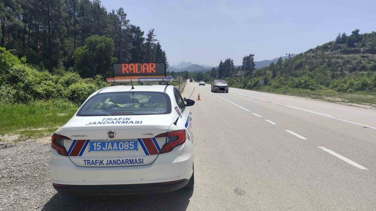 Burdur’da Trafik Denetimlerinde 7 Bin 462 Araç Kontrol Edildi