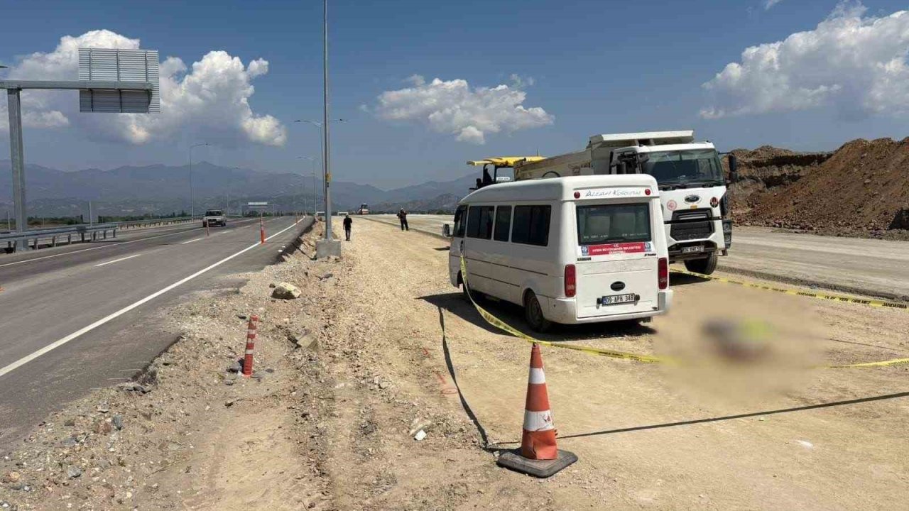 Geri Manevra Yapan Minibüsün Altında Kalarak Can Verdi