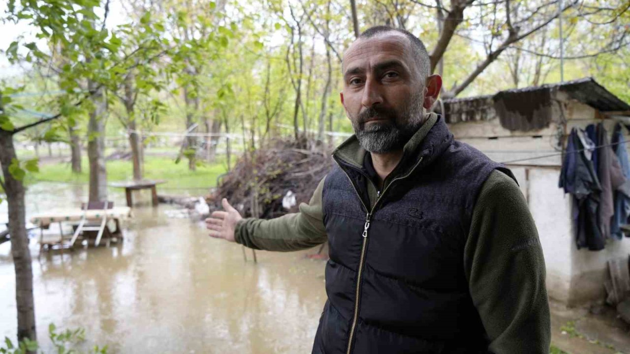 Gümüşhane’de Dsi’nin Dere Islahı Çalışması Bahçeleri Sular Altında Bıraktı