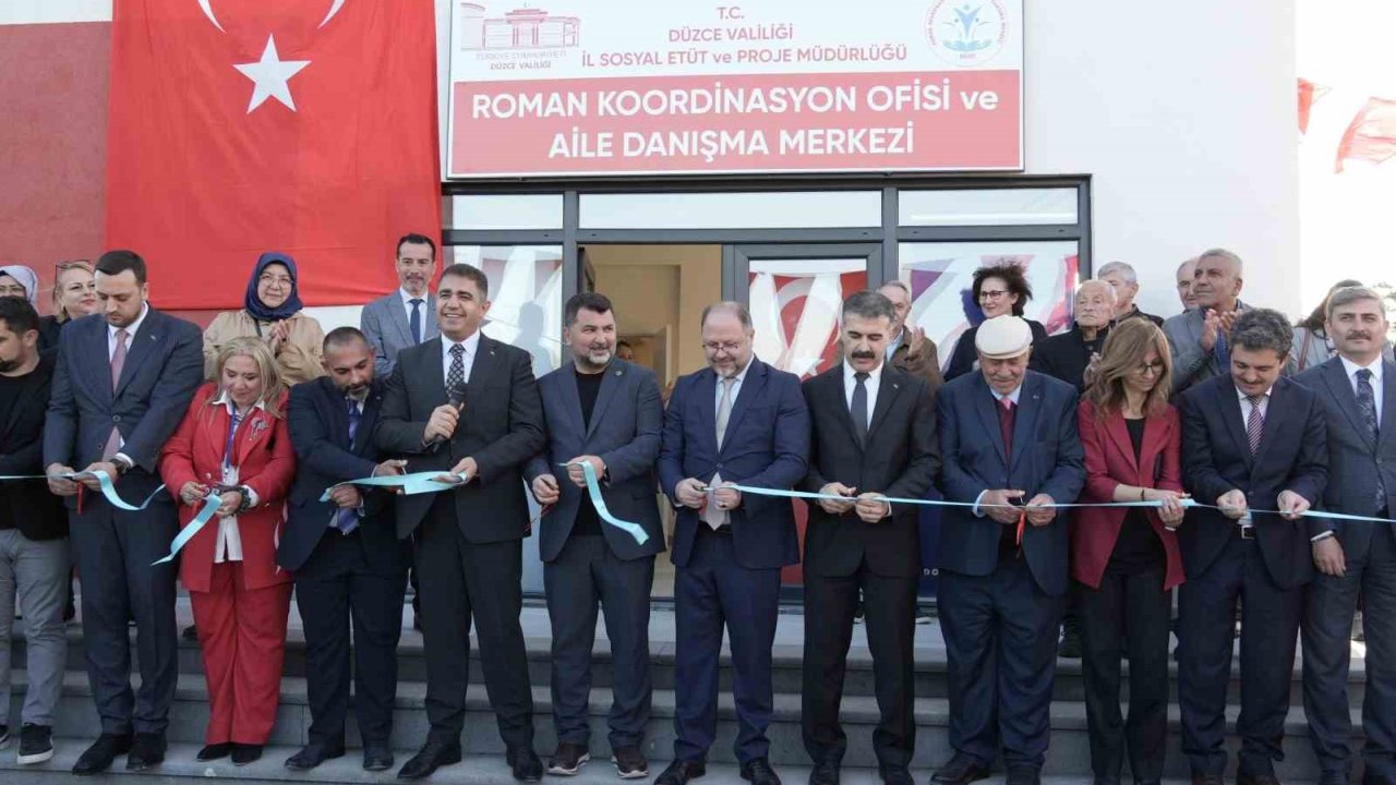 Romanlar Hıdırıllezi Kutladı. Konserle Coştu