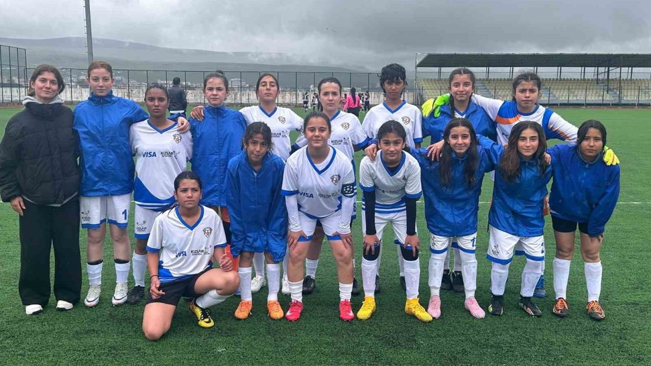 Erzincanlı Kadın Futbolcular Ardahan Yolcusu