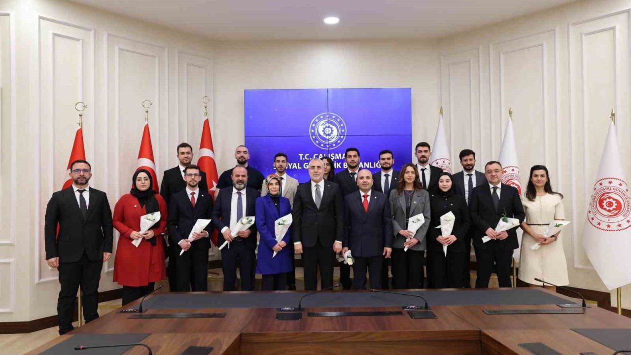 Bakan Işıkhan, Eczacılarla Bir Araya Geldi