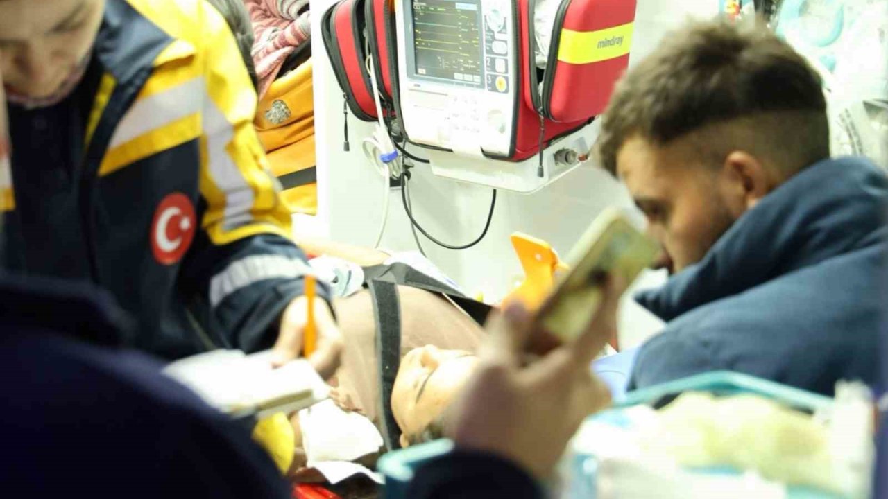 Otomobil Şarampole Devrildi: Sürücü Alkollü Ve Ehliyetsiz Çıktı