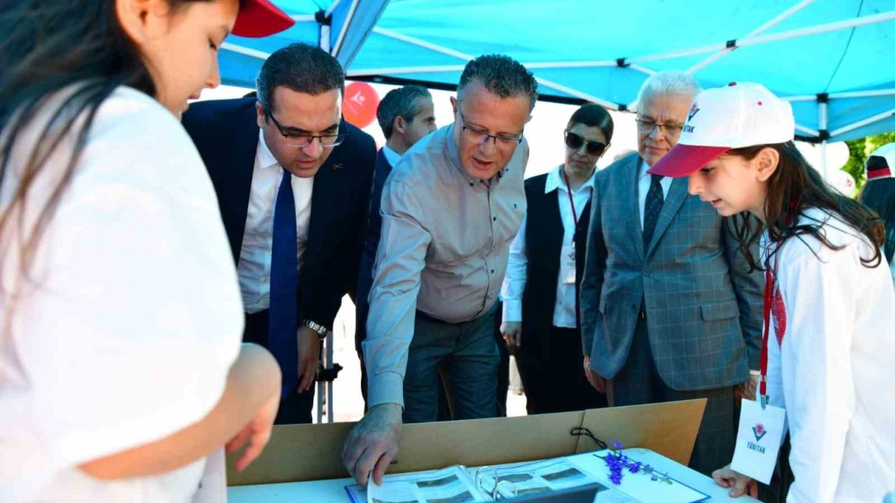 Alaşehir Bilsem’de Tübitak 4006 Bilim Fuarı Açıldı