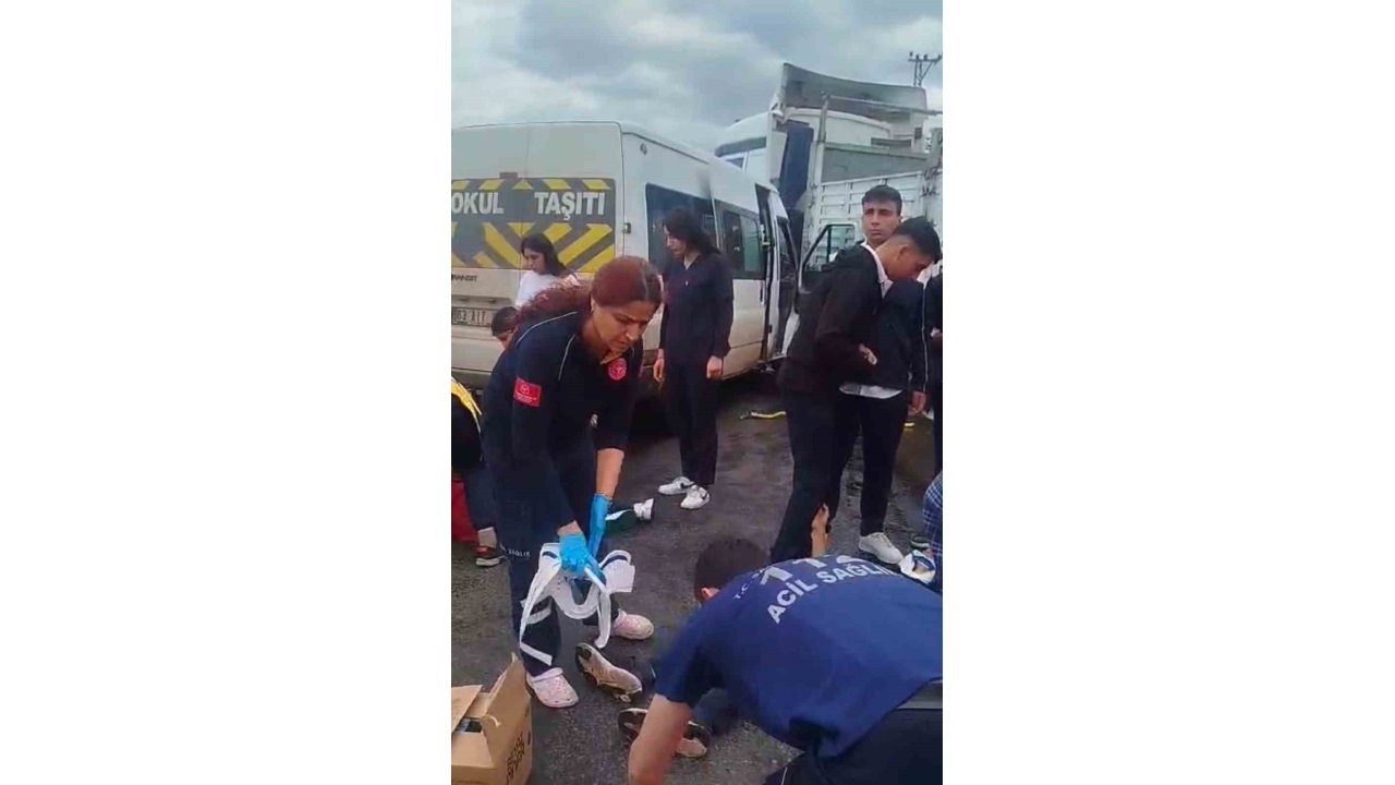 Siverek’te Öğrenci Servisi Tıra Çarptı: 6 Yaralı