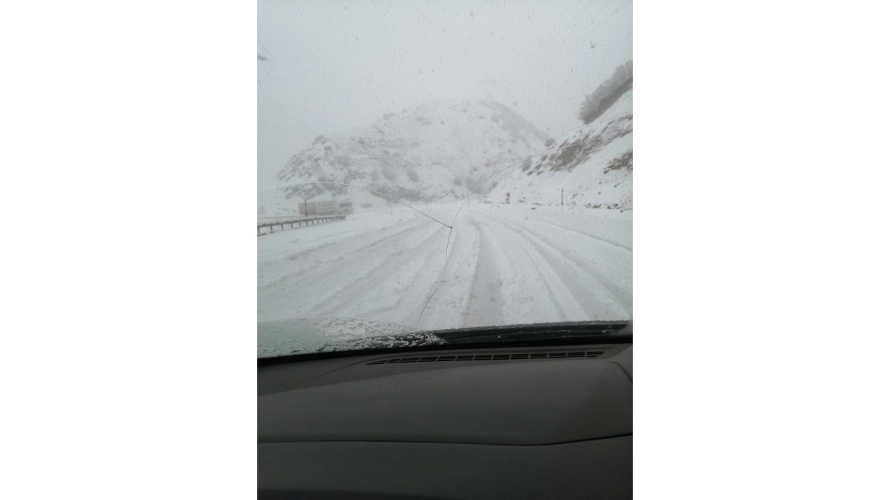 Bingöl’de Mayıs Ortasında Kar Sürprizi: Araçlar Yolda Kaldı