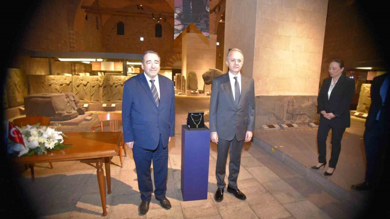 Türkiye’den Peru’ya Anlamlı İade: Mochica Kültürüne Ait Tarihi Kolye Yurduna Döndü