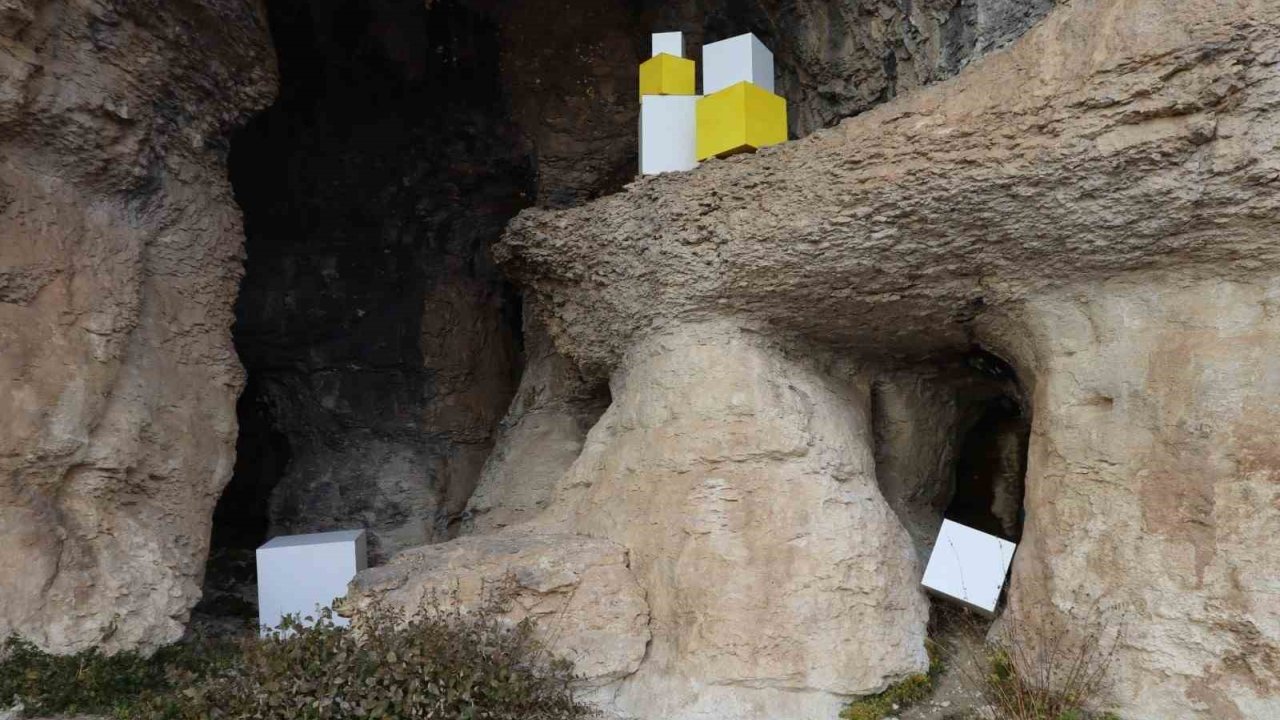 Malatya’da Bin 500 Rakımdaki Mağaralarda Çağdaş Sanat Sergisi