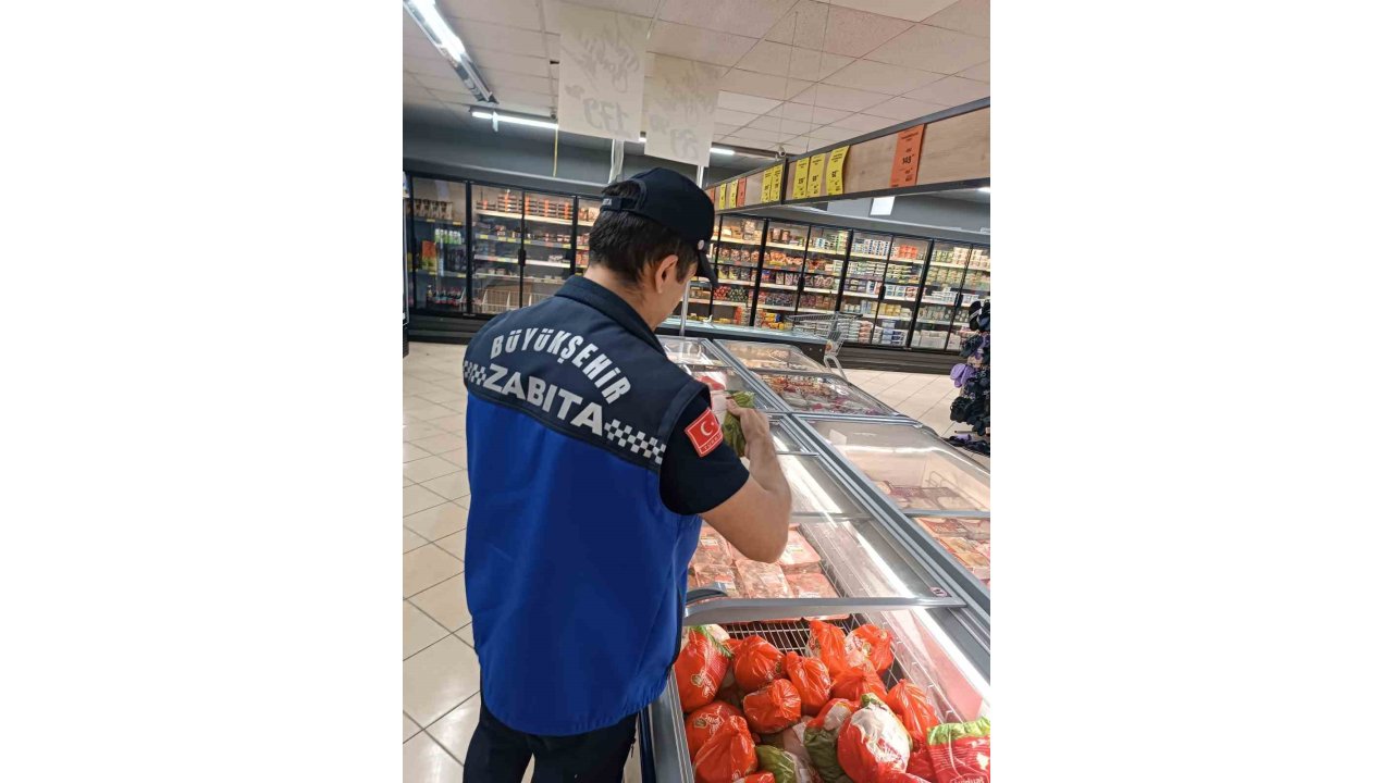 Büyükşehir Zabıtasından Market Denetimi