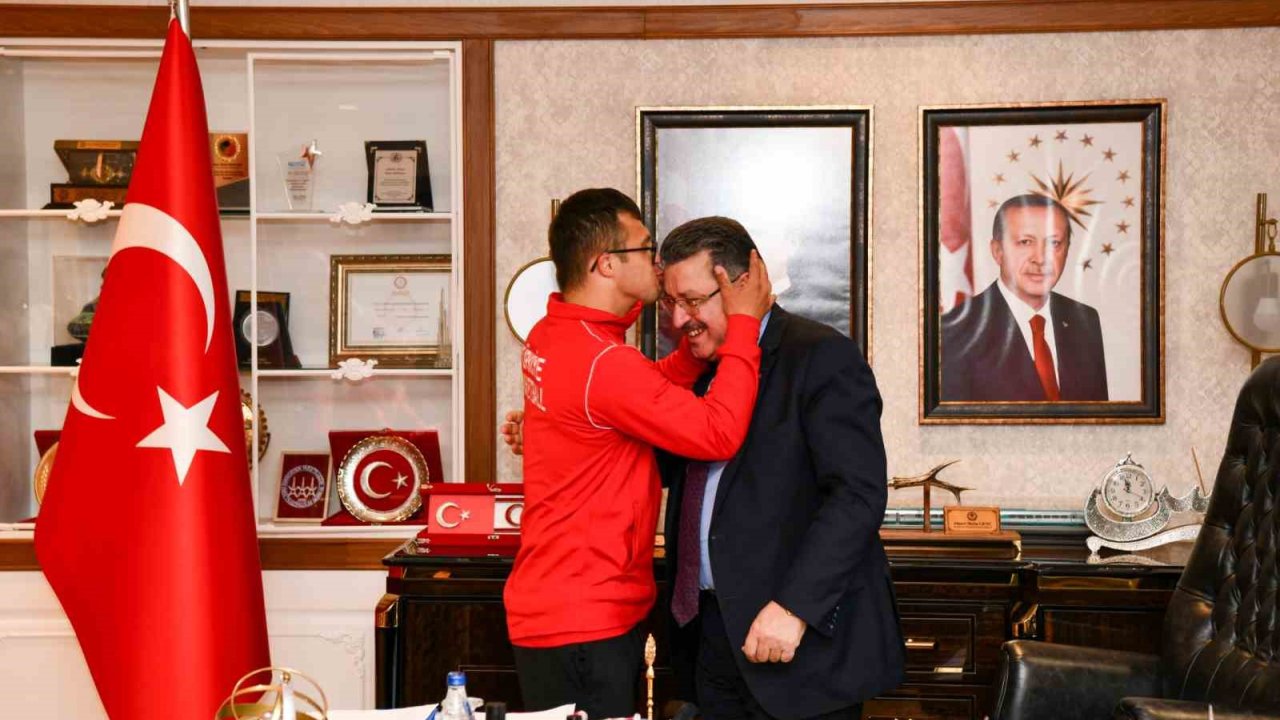 Başkan Genç’ten Down Sendromlu Milli Sporculara Destek