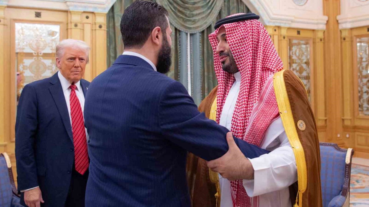 Trump, Riyad’da Eş-şara İle Görüştü