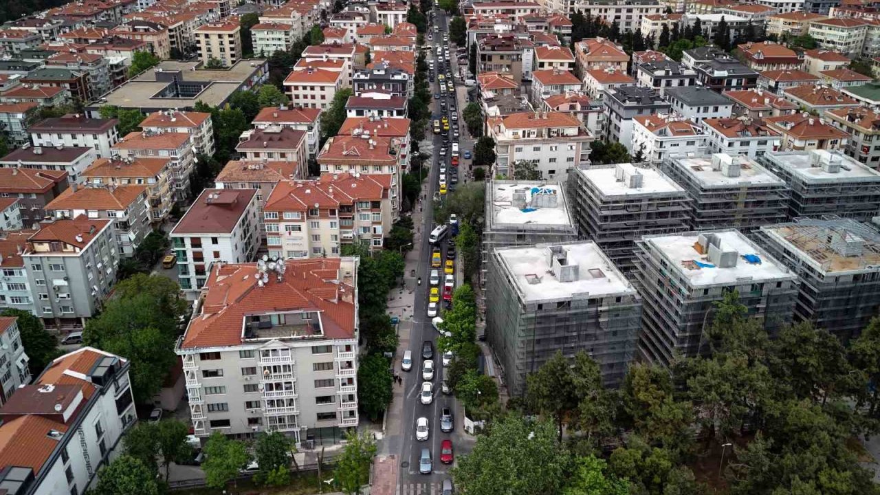 İstanbul’da İski Yolu Kapattı Vatandaş Çileden Çıktı