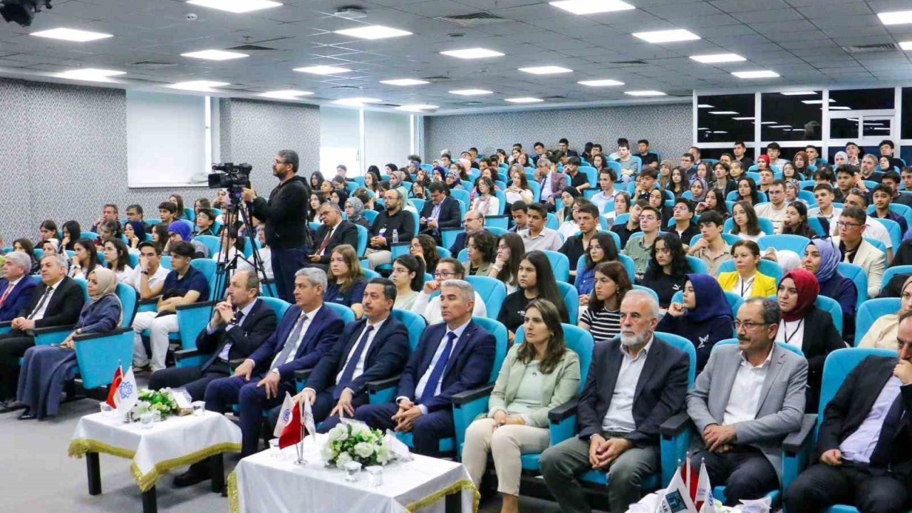 Kto Karatay’da Liselerde Bilim Uygulamaları Forumu Gerçekleşti