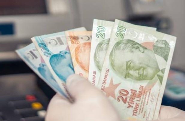 Emekli maaşı alan emeklilere nakit para: Duyuru yapıldı!