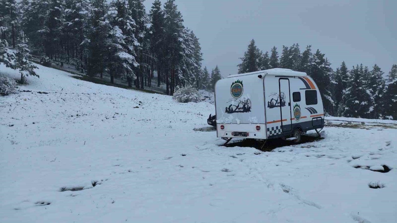 Erzurum’da Mayıs Ayında Yağan Kar Dağları Beyaza Bürüdü