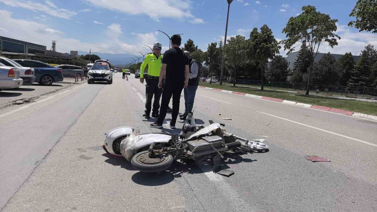 Ekipler Dakikalarca Dil Döktü, Parçalanan Bisikletini Bırakmamak İçin Direndi