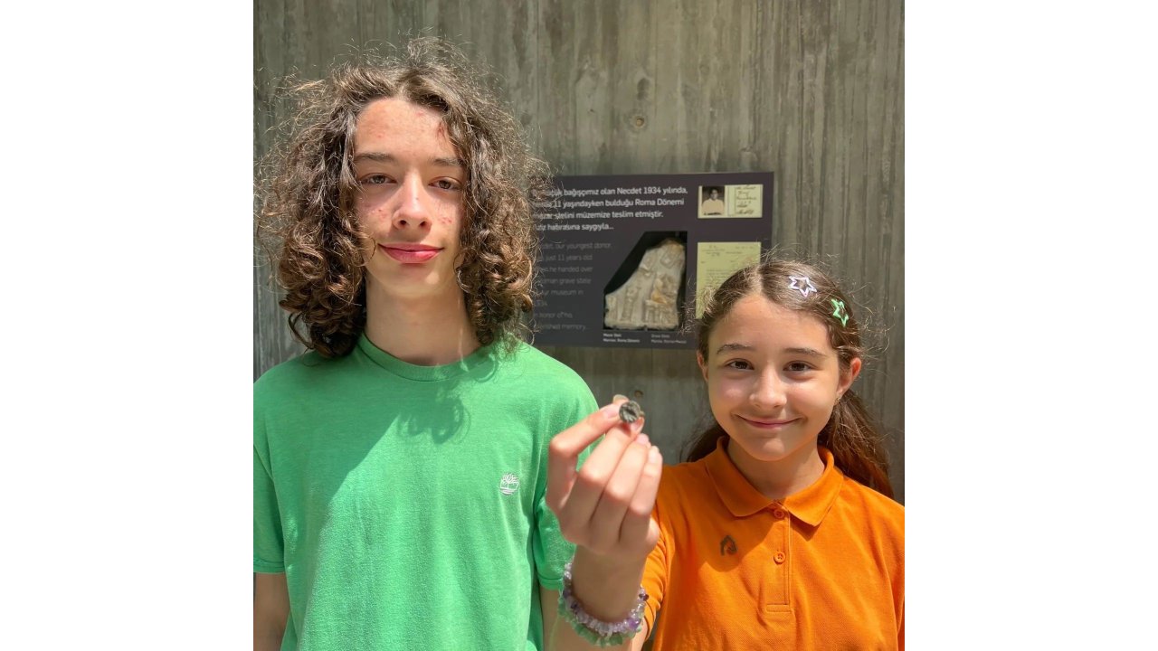 Çanakkale’de İki Kardeş Troya Müzesi’ne Tarihi Mühür Bağışladı