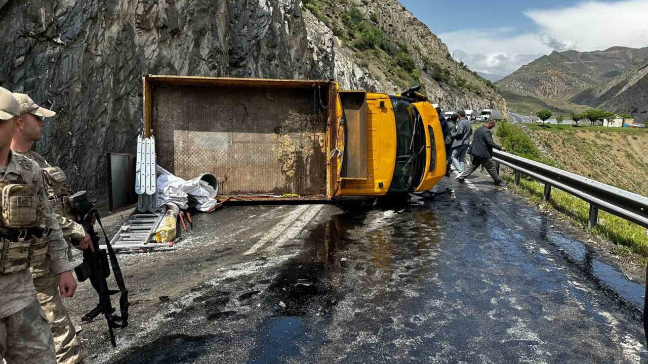 Hakkari-van Yolunda Trafik Kazası, 2 Yaralı