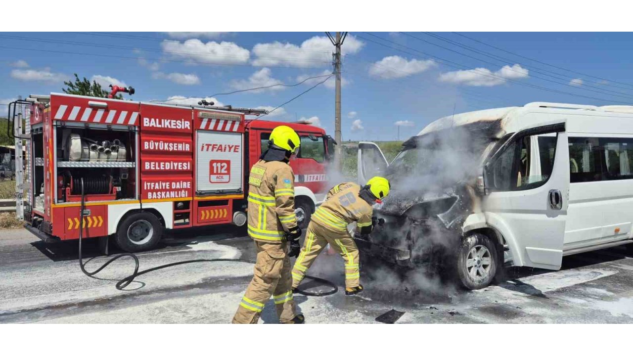 Susurluk’ta Araç Yangını Paniğe Neden Oldu