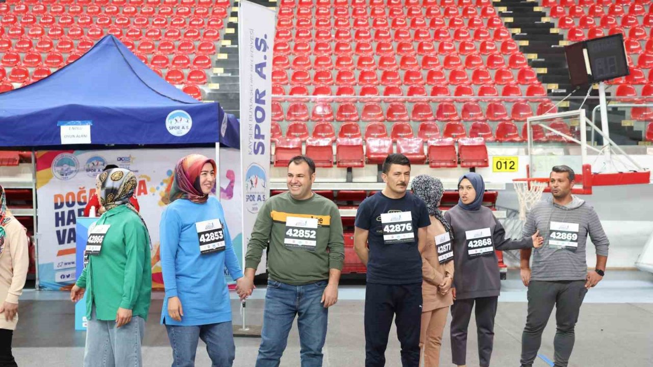 Büyükşehir’in Aile Yılı’na Özel Etkinliğinde Aileler Kıyasıya Yarıştı