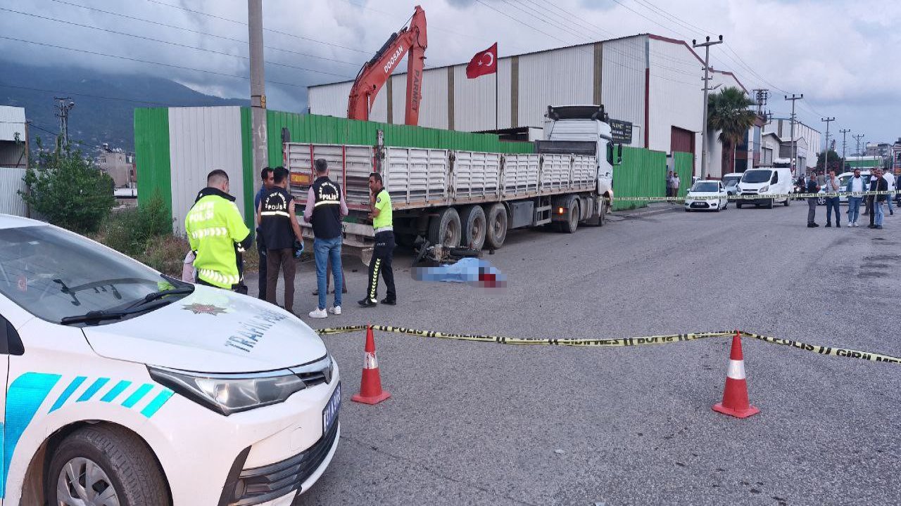 Tırla Çarpışan Motosikletin 16 Yaşındaki Sürücüsü Hayatını Kaybetti