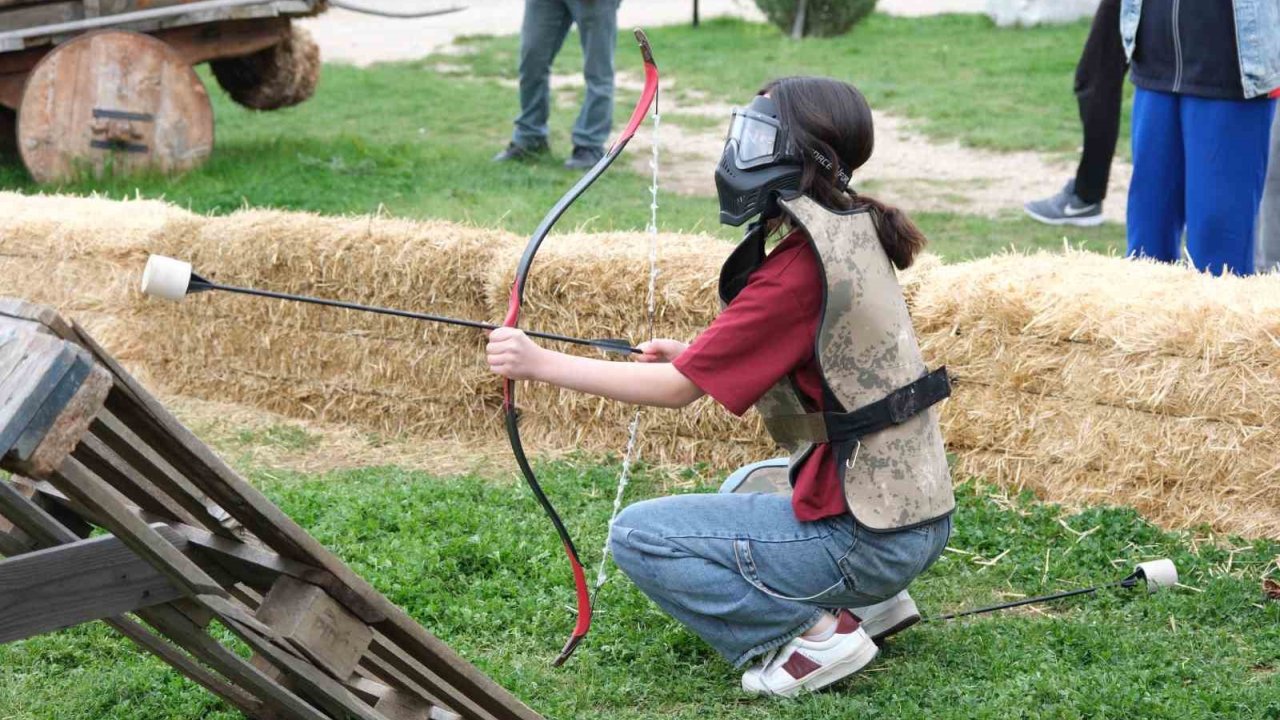 Liseler Arasındaki Ok Savaşları Yarışması Renkli Görüntülere Sahne Oldu