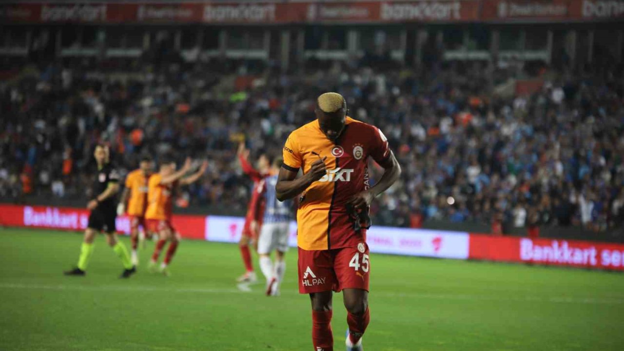 Victor Osimhen, Galatasaray Tarihine Geçti