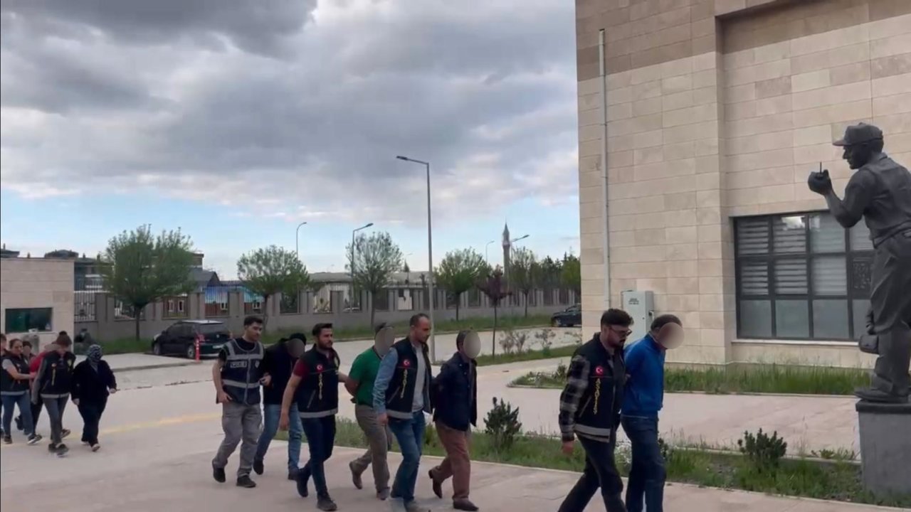 Afyonkarahisar’da Fuhuş Operasyonu: 4 Kişi Tutuklandı, 12 Kadın Kurtarıldı